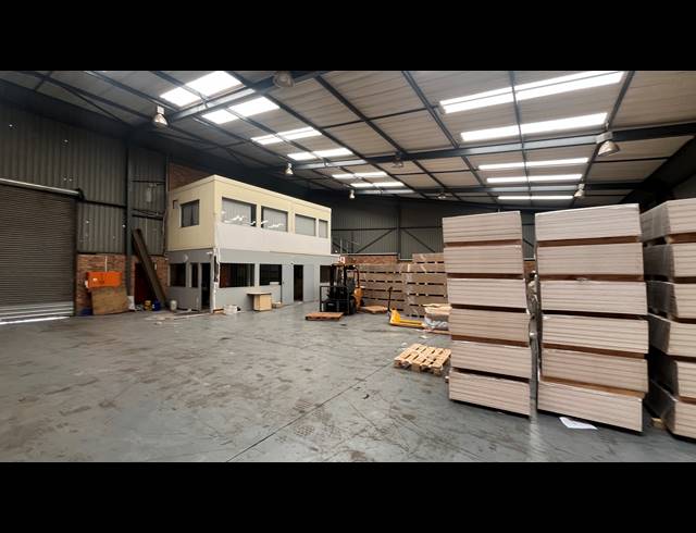 500M² WAREHOUSE TO LET IN SPARTAN